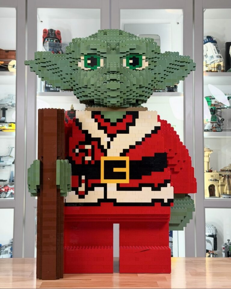 The 2011 Christmas Yoda Maxi-Figure