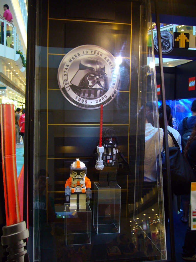 The 2009 Darth Vader Store Display Maxi-Figure
